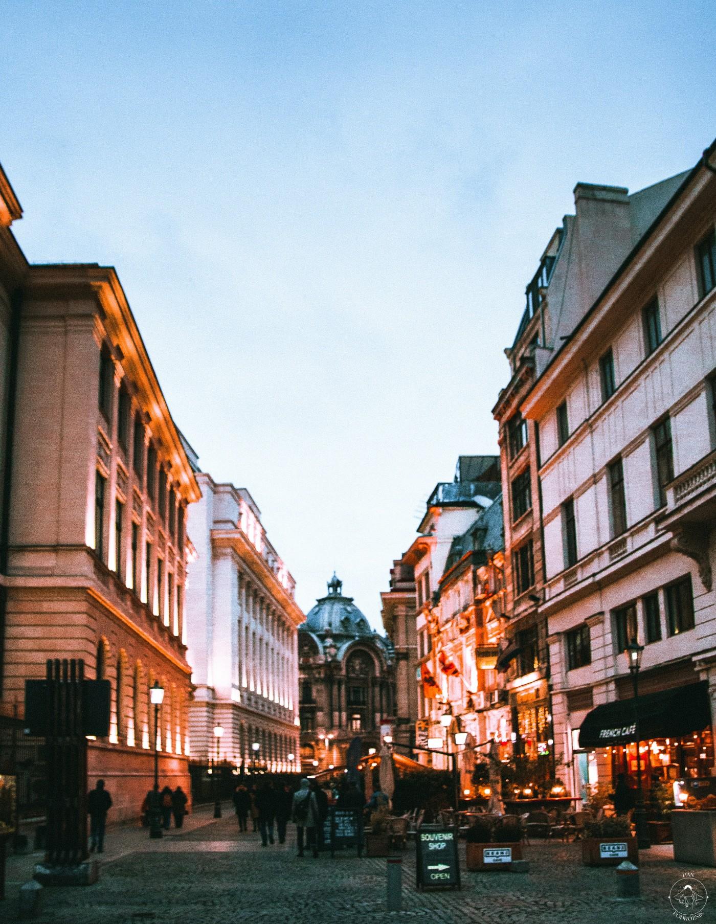 Stare miasto w Bukareszcie (c) Adrian Dascal, Unsplash, panpodroznik.com