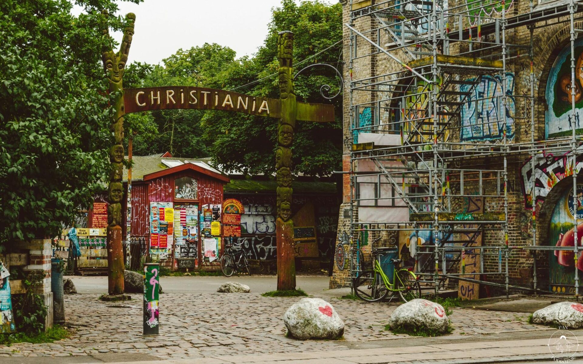 Christiania, Kopenhaga (c) Shane Rounce, unsplash / panpodroznik.com
