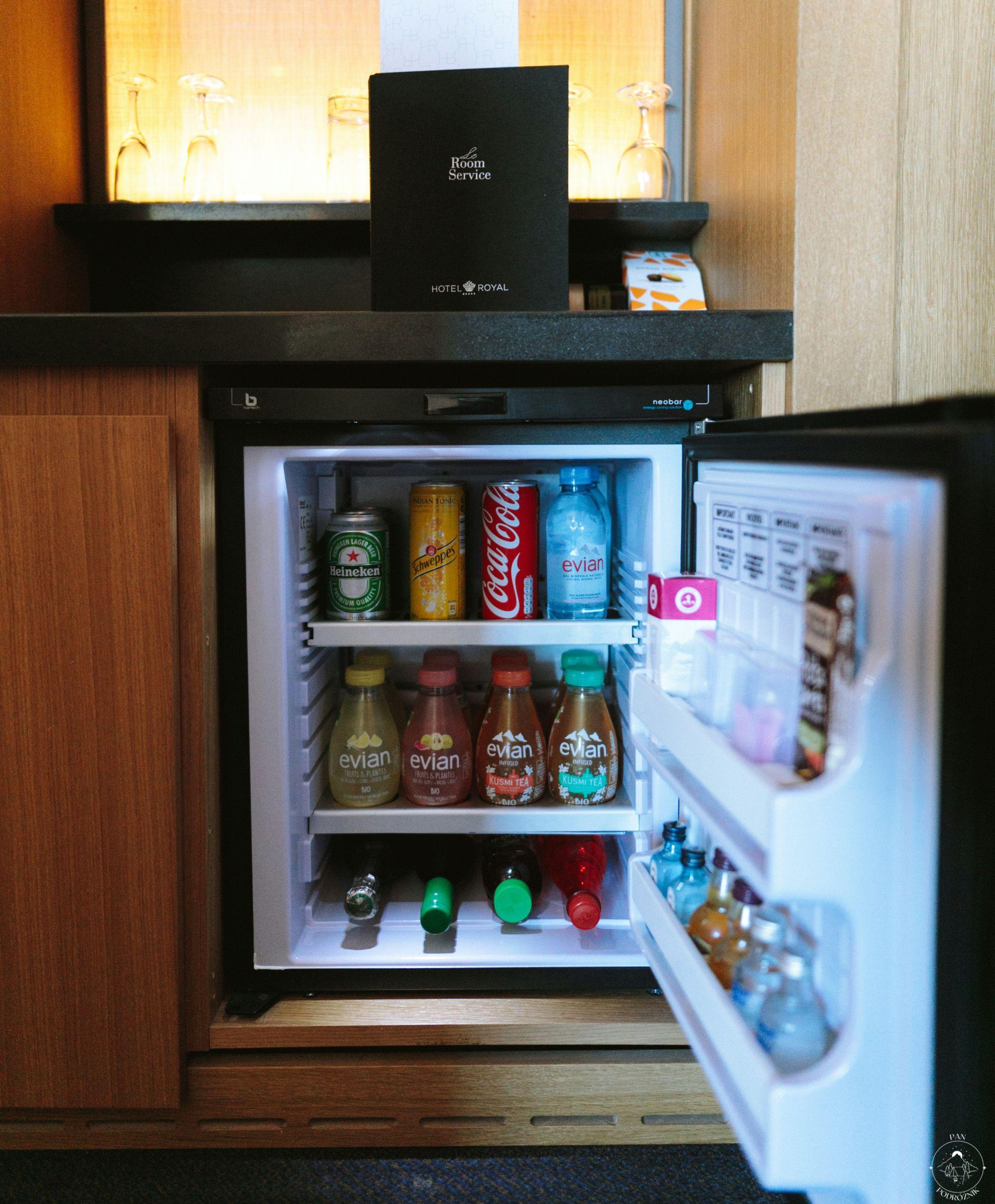 Minibar w pokoju (c) Humprey M, panpodroznik.com