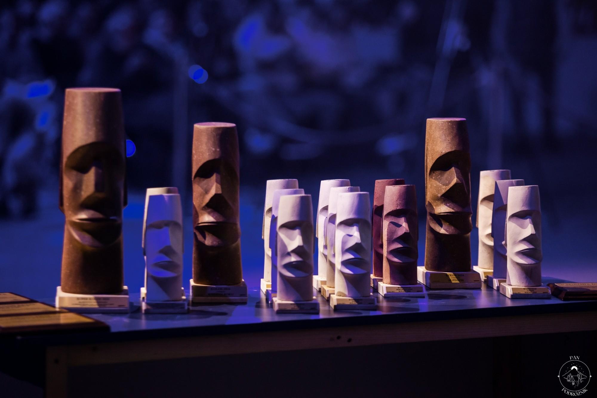 Statuetki Kolosów w 2025 r. (c) Sylwia Bukowicka, panpodroznik.com