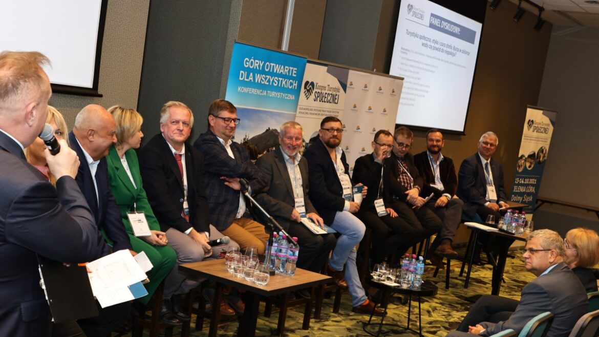 Panel dyskusyjny: I Kongres Turystyki Społecznej Jelenia Góra Kongres Turystyki Społecznej banner (c) Dariusz Nowaczyński