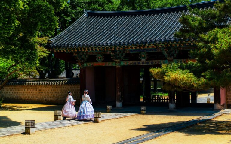 Korea Południowa – potęga orientalnej różnorodności Korea Południowa banner (c) Mos Sukjaroenkraisri, Unsplash, panpodroznik.com