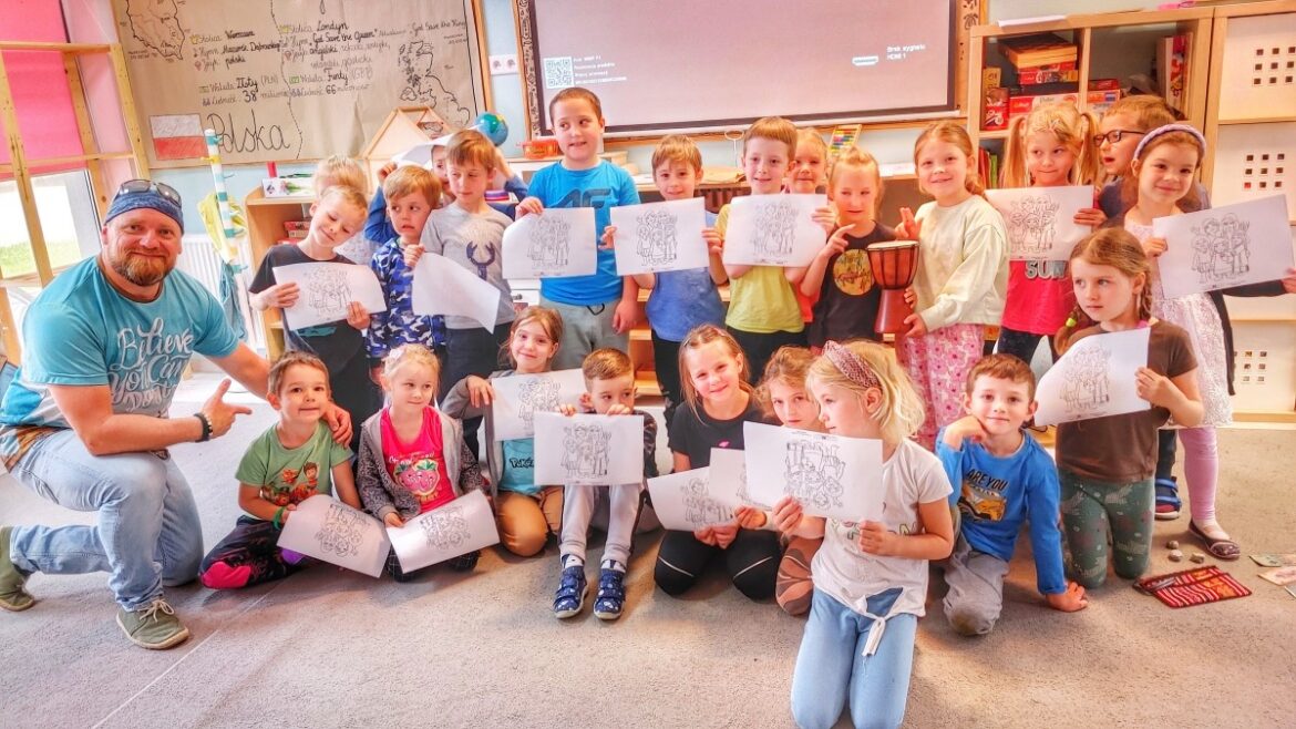 „Dzieci Świata”, czyli Pan Podróżnik i wizyty w małopolskich przedszkolach Prelekcje przedszkola banner (c) panpodroznik.com