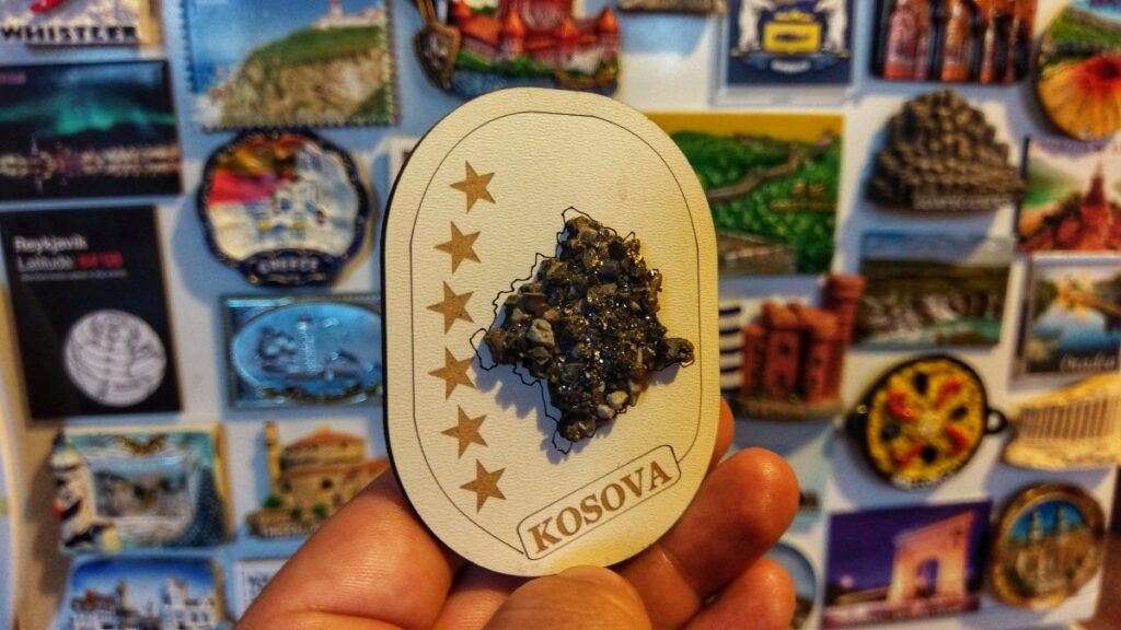 Od żenady do pamiątki. Historia pewnego przedmiotu Magnesy podróżnicze banner (c) panpodroznik.com