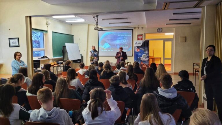 Spotkanie z Panem Podróżnikiem: prelekcja w ZSE Olsztyn Prelekcja w ZSE Olsztyn banner (c) panpodroznik.com