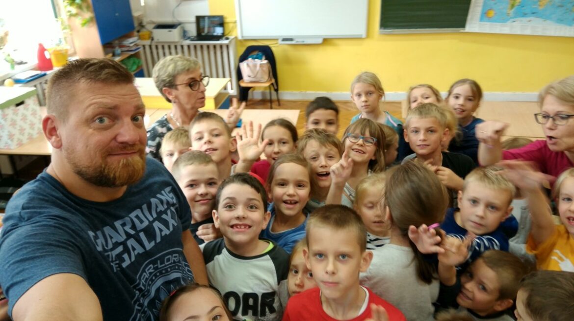 Podróżnicze lekcje: spotkania w szkołach podstawowych SP30 Kraków banner (c) panpodroznik.com