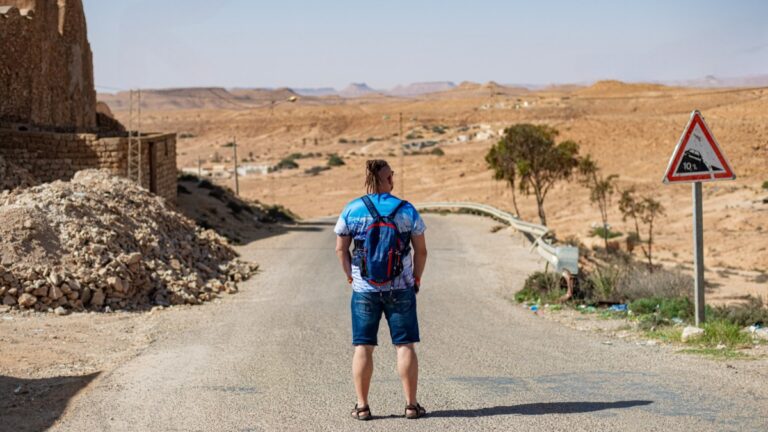 Tam, gdzie pustynia całuje się z morzem. Sahara, Star Wars, smaki Tunezji Tunezja banner 1200 (c) Paweł Jakubowski / lubiepodroze.eu