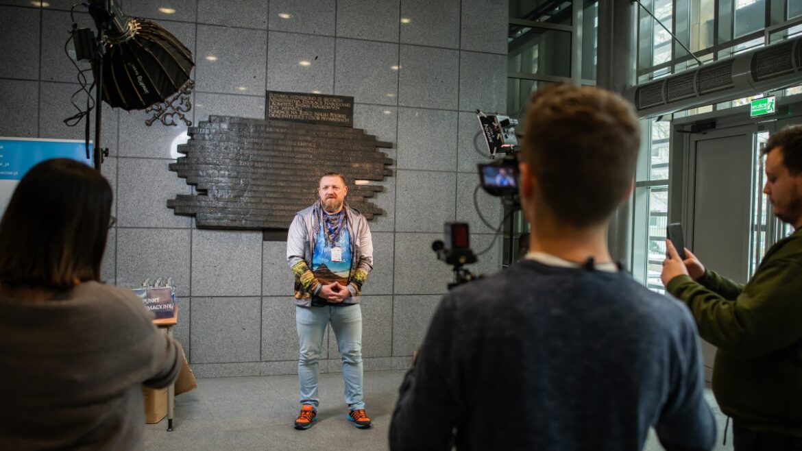 Wykład: Uniwersytet Jagielloński – „Podróże, tożsamość i ślady językowe na mapie świata” Wykład UJ banner (c) panpodroznik.com