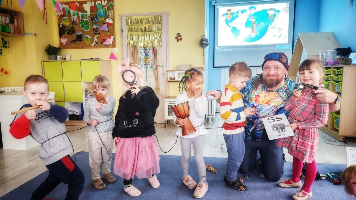 Poznajemy Afrykę z Panem Podróżnikiem: marcowe zajęcia w przedszkolach Zajęcia w przedszkolach banner (c) panpodroznik.com