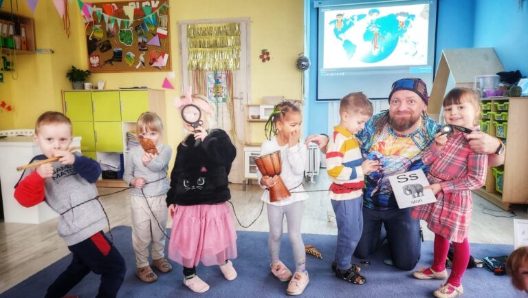 Poznajemy Afrykę z Panem Podróżnikiem: marcowe zajęcia w przedszkolach Zajęcia w przedszkolach banner (c) panpodroznik.com